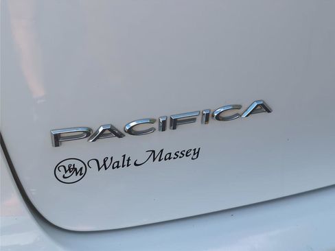 Used 2018 Chrysler Pacifica Limited FWD image 34