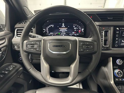 Used 2023 GMC Yukon XL Denali AWD/4WD image 18