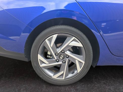Used 2025 Hyundai Elantra SEL FWD image 28