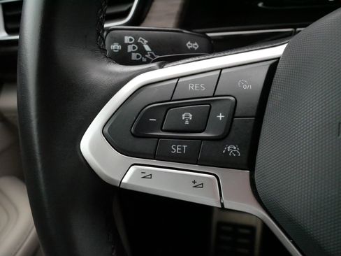 Certified 2025 Volkswagen Atlas SEL Premium R-Line AWD/4WD image 26