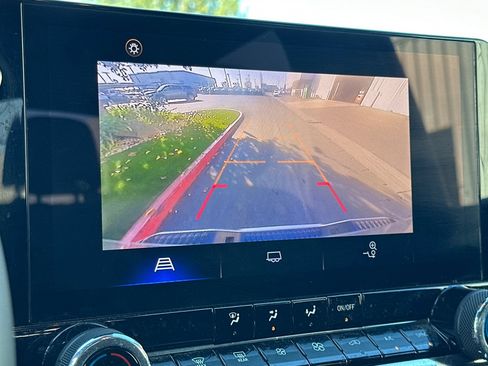 Certified 2024 Chevrolet Colorado LT w/ LT Convenience Package image 19