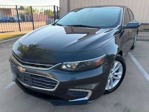 Used 2017 Chevrolet Malibu LT FWD image 1