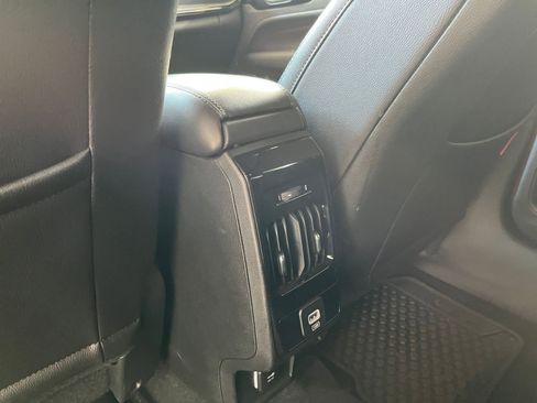 Used 2025 Jeep Compass Trailhawk image 34