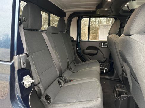 Used 2025 Jeep Gladiator Sport image 22