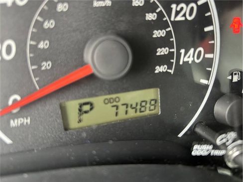 Used 2013 Toyota Corolla LE FWD image 9