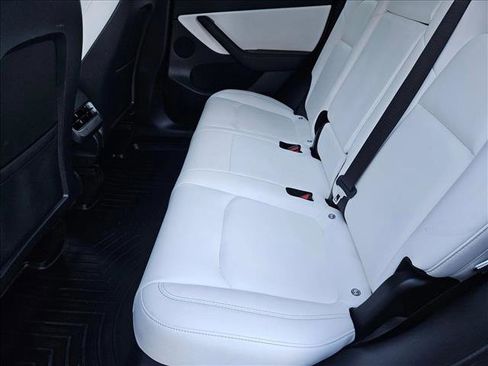 Used 2021 Tesla Model Y Long Range image 15