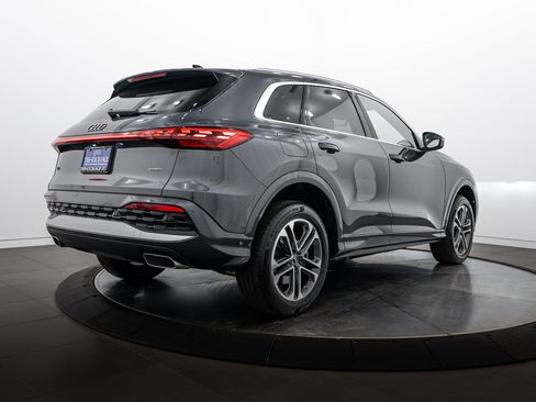 Used 2025 Audi Q5 Premium w/ Convenience Package AWD/4WD image 4