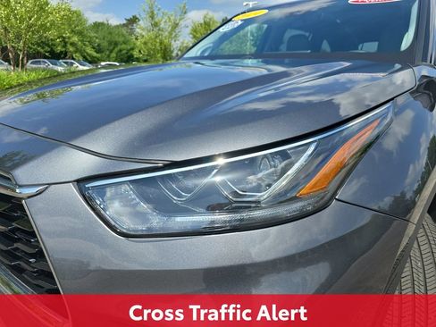 Certified 2024 Toyota Highlander Limited AWD/4WD image 37