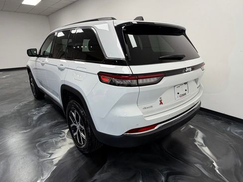 Used 2025 Jeep Grand Cherokee Limited image 18