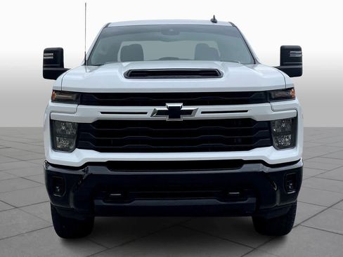 Used 2024 Chevrolet Silverado 2500 Custom w/ Custom Convenience Package image 4