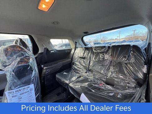 New 2026 Kia Carnival FWD image 9