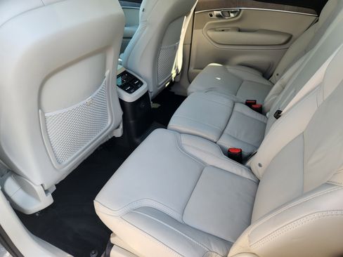 Certified 2025 Volvo XC90 T8 Ultra w/ Protection Package Premier image 32