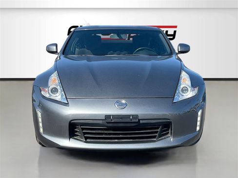 Used 2017 Nissan 370Z Coupe image 2