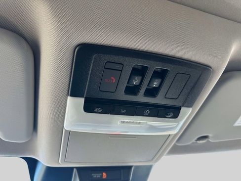 Used 2025 Nissan Rogue SV w/ SV Premium Package image 27