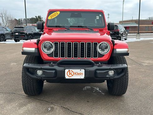 Used 2025 Jeep Wrangler Unlimited Sahara image 2