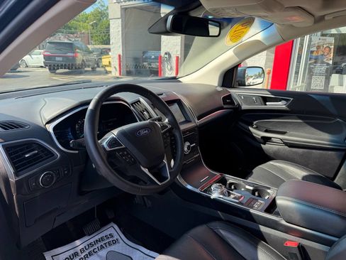 Used 2019 Ford Edge Titanium w/ Equipment Group 301A AWD/4WD image 11