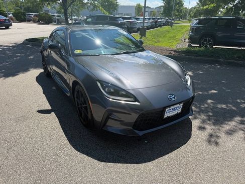 Used 2026 Toyota GR86 Premium w/ ALL Weather Mat Package (TMS) RWD image 7