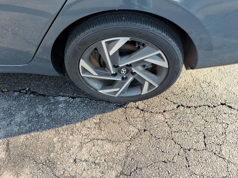 Used 2025 Hyundai Elantra SEL FWD image 5