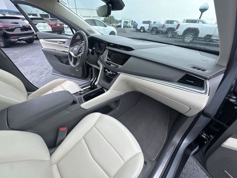 Used 2023 Cadillac XT5 Premium Luxury w/ Technology Package AWD/4WD image 18