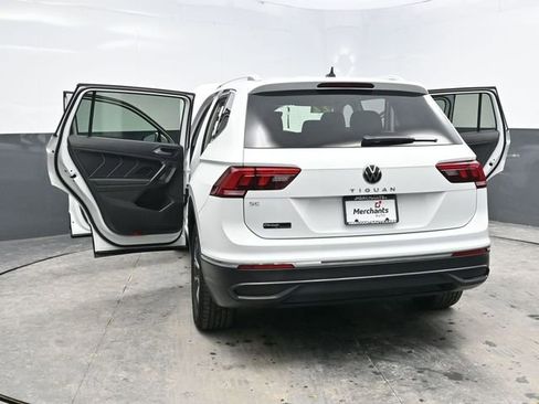 Used 2022 Volkswagen Tiguan SE image 41