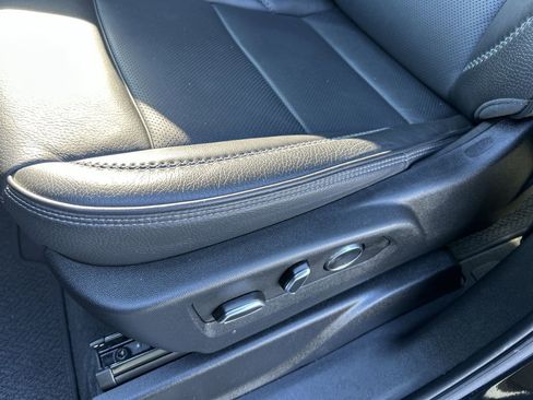 Used 2024 GMC Yukon XL Denali w/ Advanced Technology Package image 24