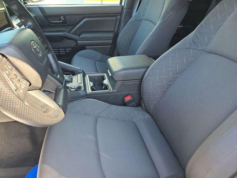 Used 2025 Toyota Tacoma SR5 AWD/4WD image 13