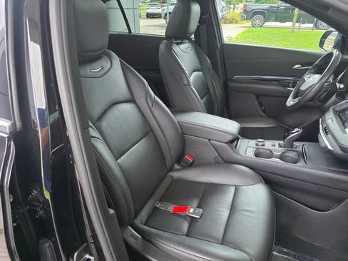 Used 2023 Cadillac XT4 Luxury w/ Cold Weather Package AWD/4WD image 11