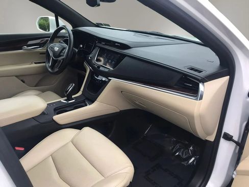 Used 2017 Cadillac XT5 Luxury w/ Driver Awareness Package AWD/4WD image 44