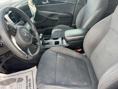 Used 2017 Kia Sorento L image 5