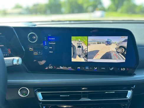 New 2026 Chevrolet Traverse LT w/ Driver Confidence Package FWD image 19