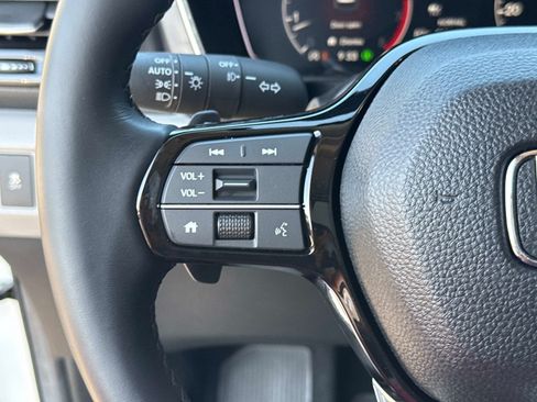Used 2025 Honda Pilot EX-L image 32