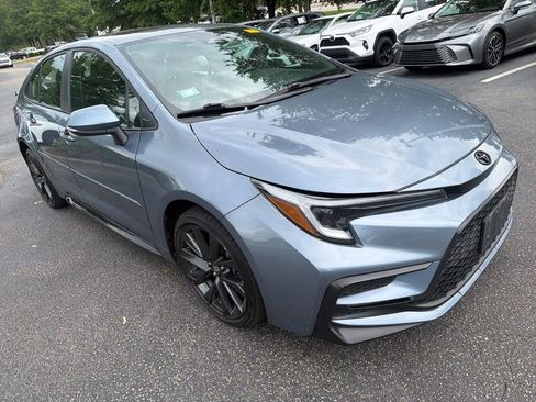 Used 2025 Toyota Corolla SE w/ SE Premium Package FWD image 3