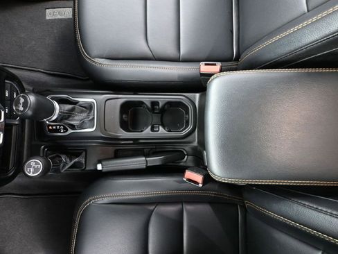 Used 2024 Jeep Wrangler Unlimited Sahara AWD/4WD image 34