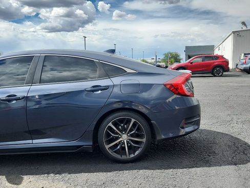 Used 2018 Honda Civic EX-L image 9