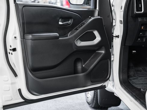 Used 2025 Nissan Frontier SV RWD image 36