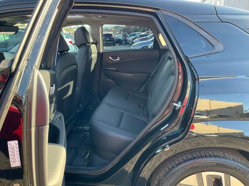 Used 2022 Hyundai Kona Limited w/ Cargo Package FWD image 7