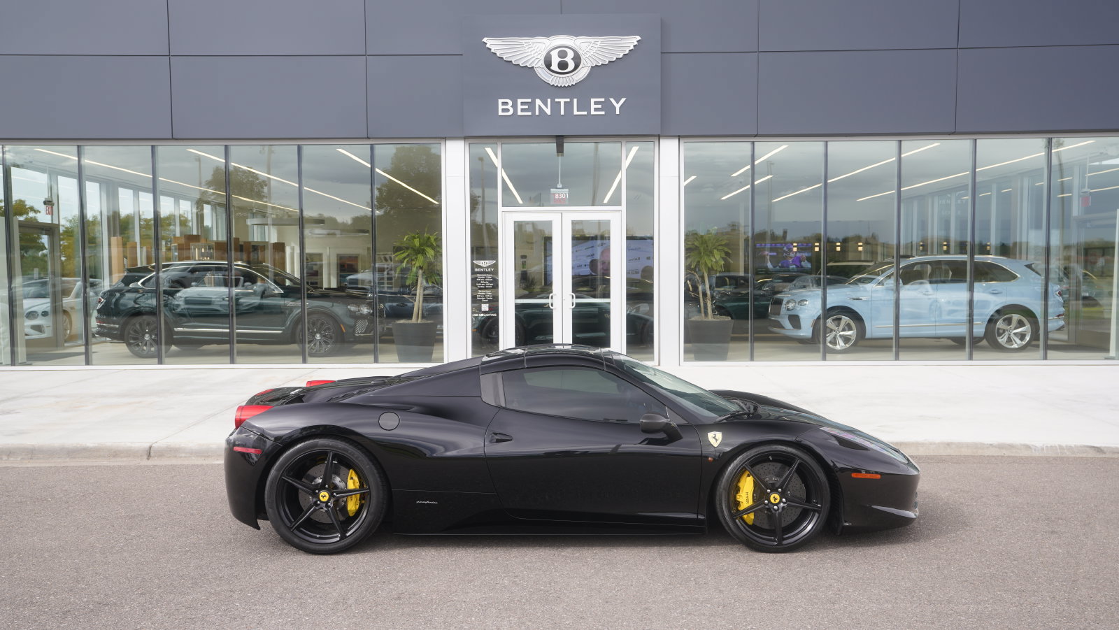 Used 2014 Ferrari 458 Spider RWD image 18