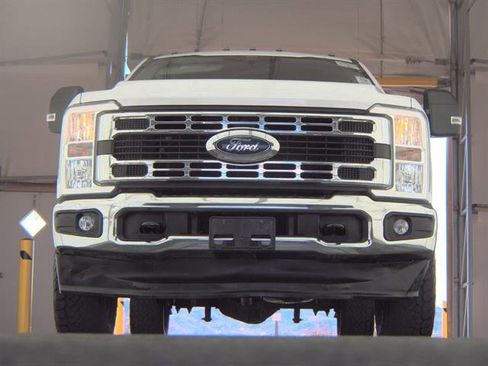 Used 2024 Ford F350 XLT image 3