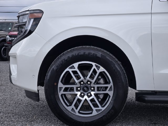 Certified 2025 Ford Expedition Active RWD image 9
