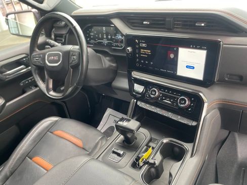 Used 2024 GMC Sierra 1500 AT4 w/ Technology Package AWD/4WD image 10