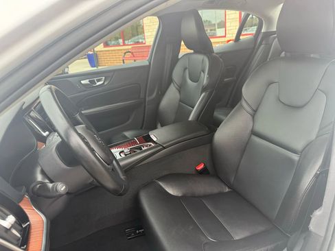 Used 2022 Volvo S60 T8 R-Design Expression image 9