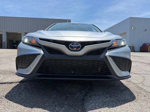 Used 2023 Toyota Camry SE FWD image 4