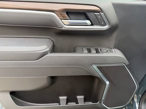 Used 2025 Chevrolet Silverado 1500 LT image 11