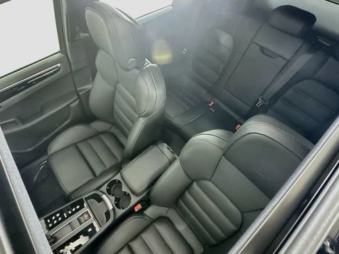 Certified 2026 Porsche Macan Turbo AWD/4WD image 14