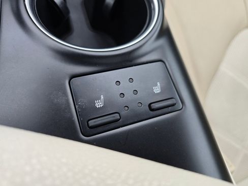 Used 2019 Toyota Camry XLE w/ Navigation Package FWD image 12