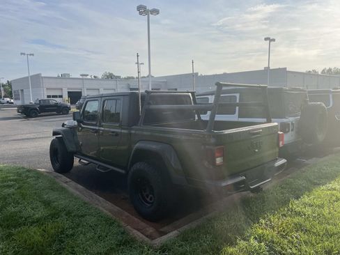 Used 2024 Jeep Gladiator Sport AWD/4WD image 7
