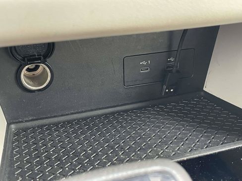 Used 2022 Nissan Pathfinder SV AWD/4WD image 29
