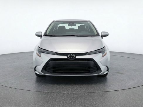 Used 2025 Toyota Corolla LE FWD image 2
