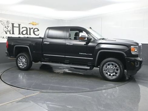 Used 2019 GMC Sierra 2500 Denali w/ Duramax Plus Package AWD/4WD image 6