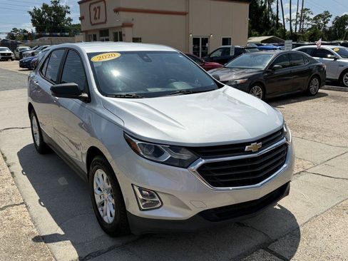 Used 2020 Chevrolet Equinox LS w/ LS Convenience Package FWD image 3